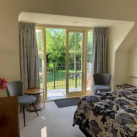 Pin Oaks Luxury Bed & Breakfast-3